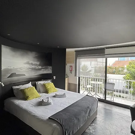 Luzz Me - Casa De Angra アングラ・ド・エロイーズモ